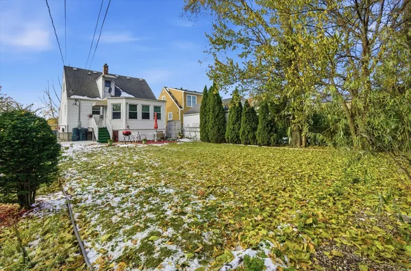 a view of a backyard with sitting area