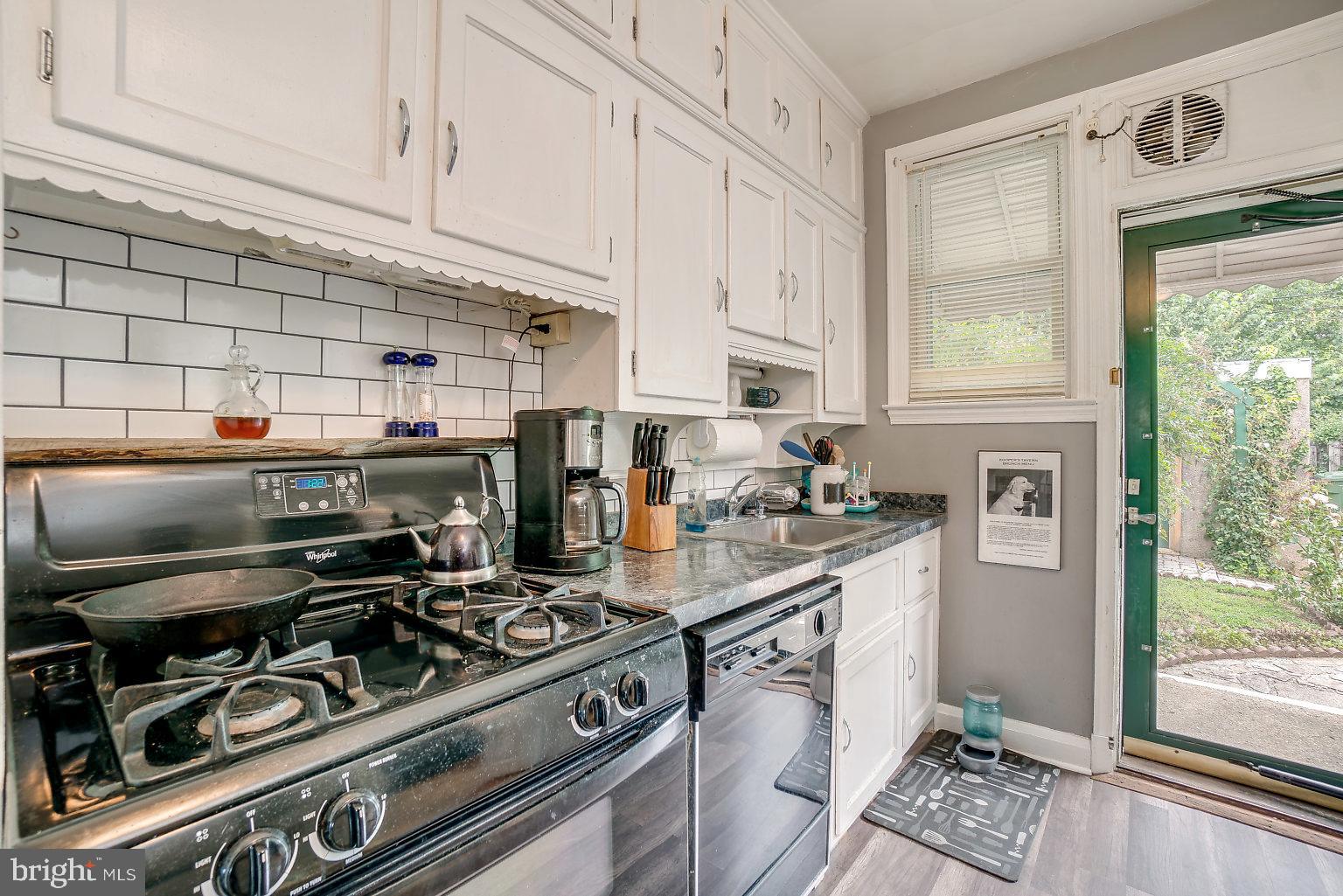 3302 Cedarhurst Road Baltimore, MD 21214 - Photo 12 of 39 Gallery Image 12