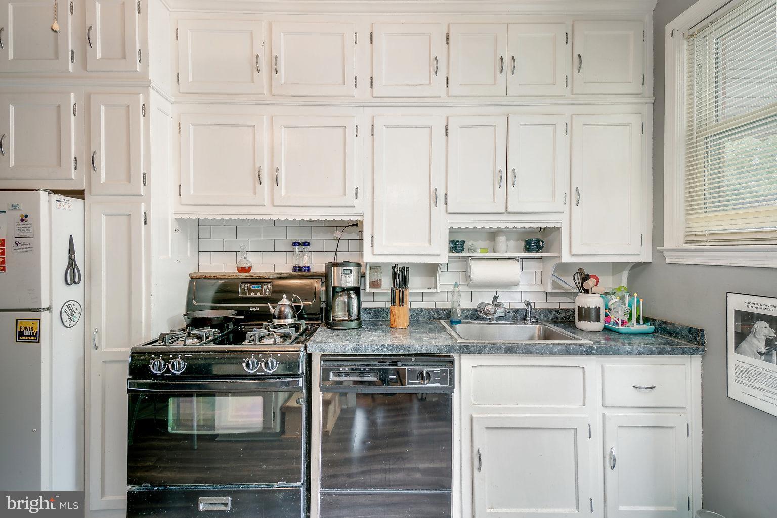 3302 Cedarhurst Road Baltimore, MD 21214 - Photo 8 of 39 Gallery Image 8
