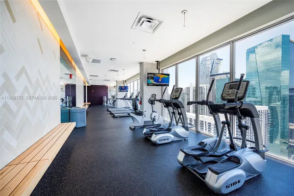 $2,300 | 151 Southeast 1st Street, Unit 909, Miami, FL 33131