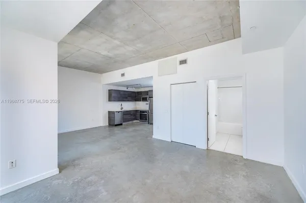 $2,300 | 151 Southeast 1st Street, Unit 909, Miami, FL 33131