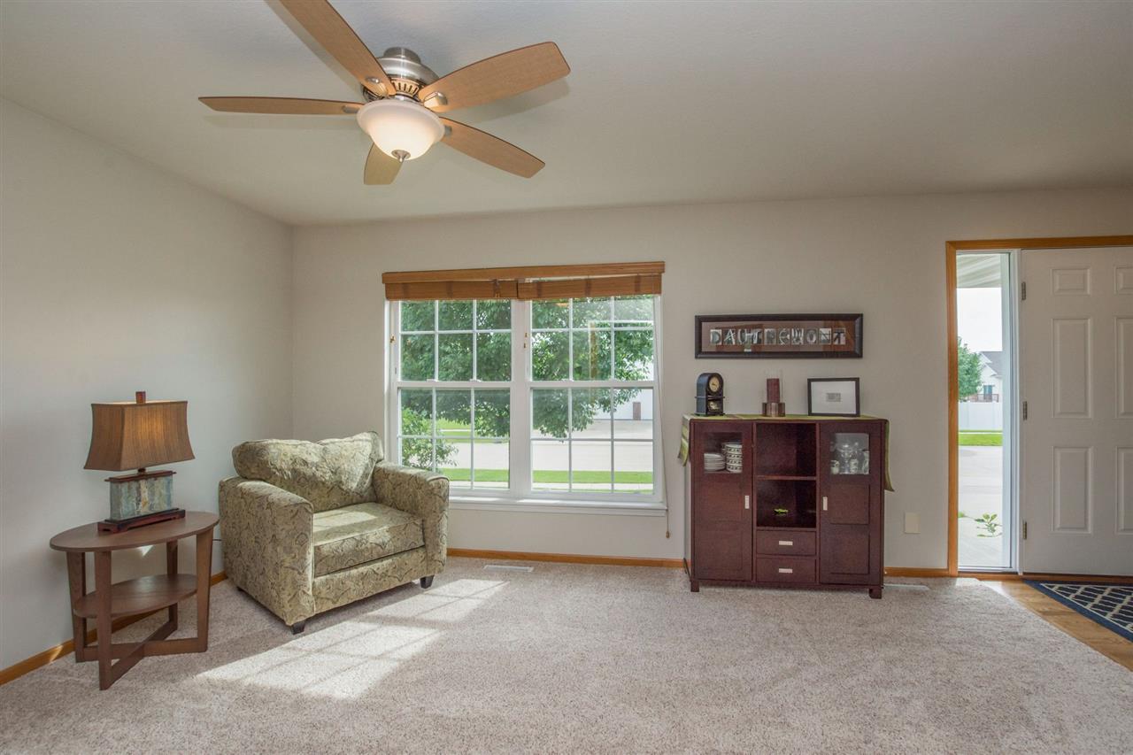 4522 Spring Meadow Place Northeast Cedar Rapids, IA 52411 - Photo 3 of 28 Gallery Image 3