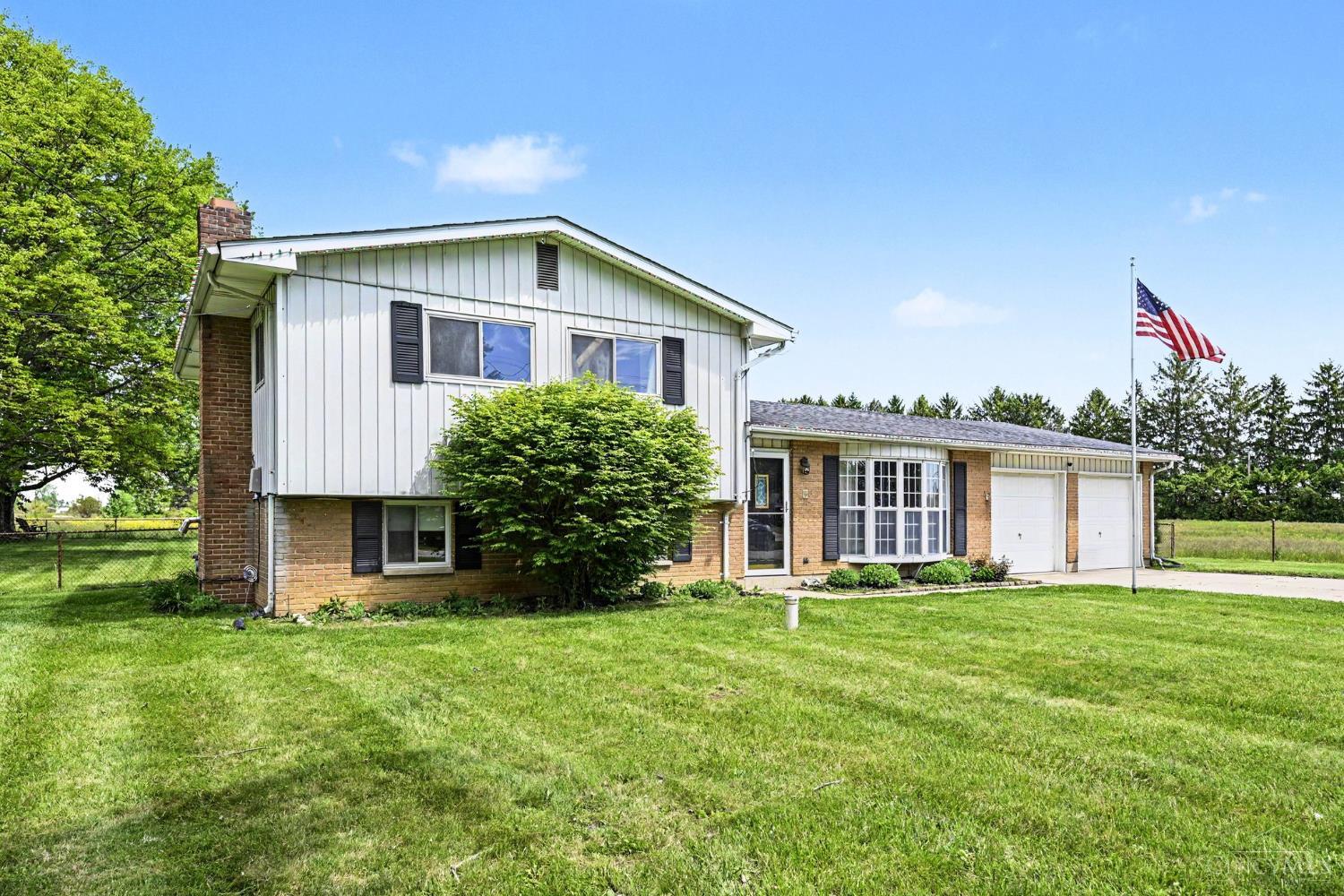 5884 Troy Road Springfield, OH 45502 - Photo 4 of 26