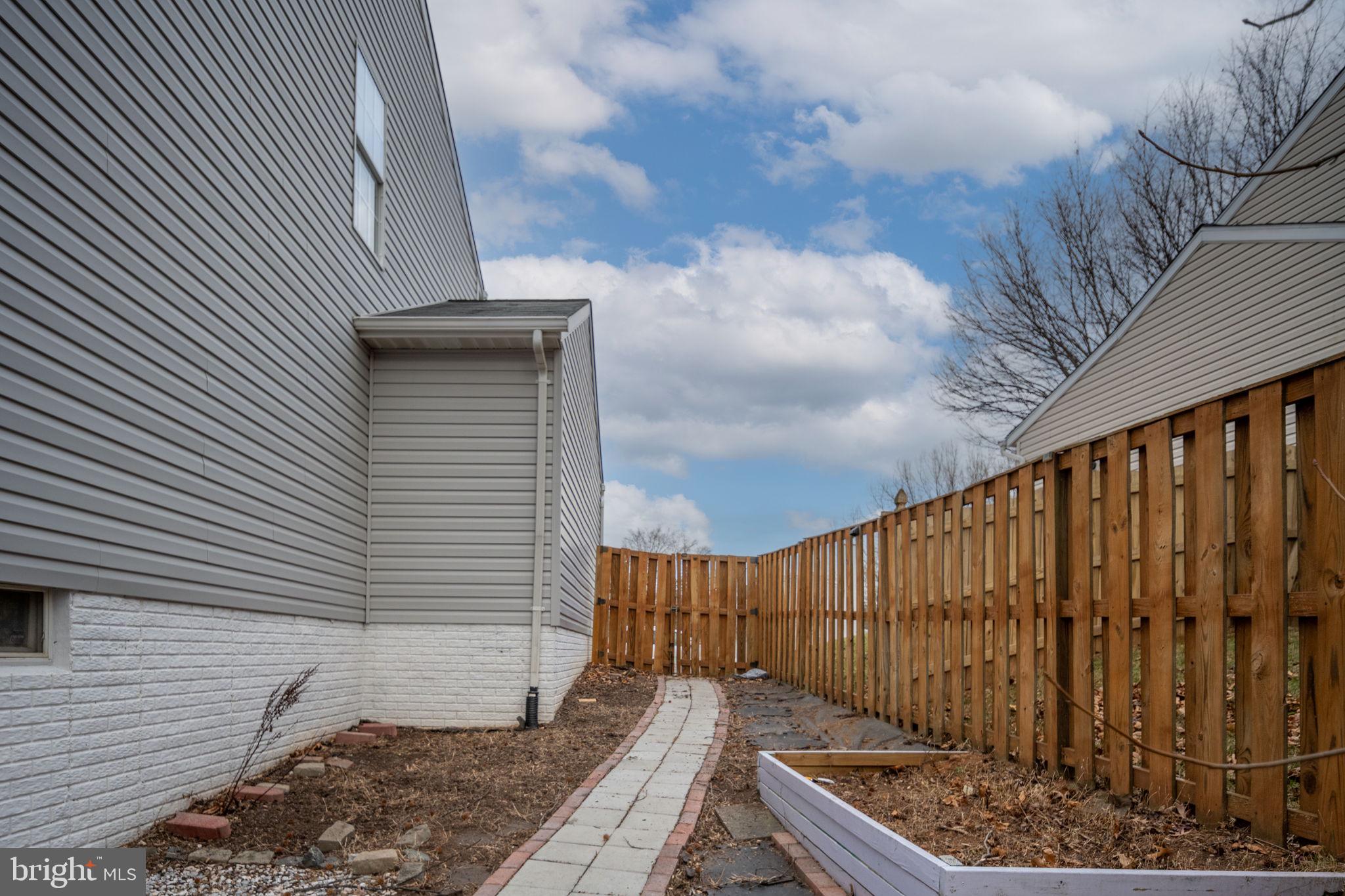 73 Spring Lake Drive Stafford, VA 22556 - Photo 66 of 71 a view of balcony with wooden fence