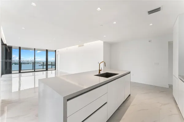 $18,500 | 700 Northeast 24th Street, Unit 5401, Miami, FL 33137