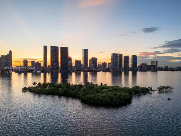 $18,500 | 700 Northeast 24th Street, Unit 5401, Miami, FL 33137