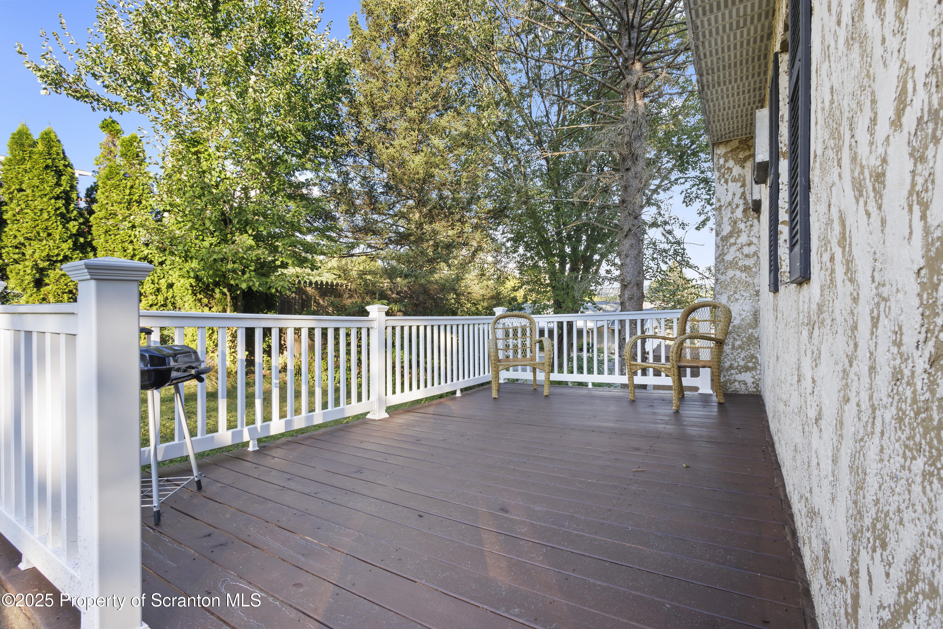 231 Gaston Place Scranton, PA 18508 - Photo 5 of 26 H27A2904 2