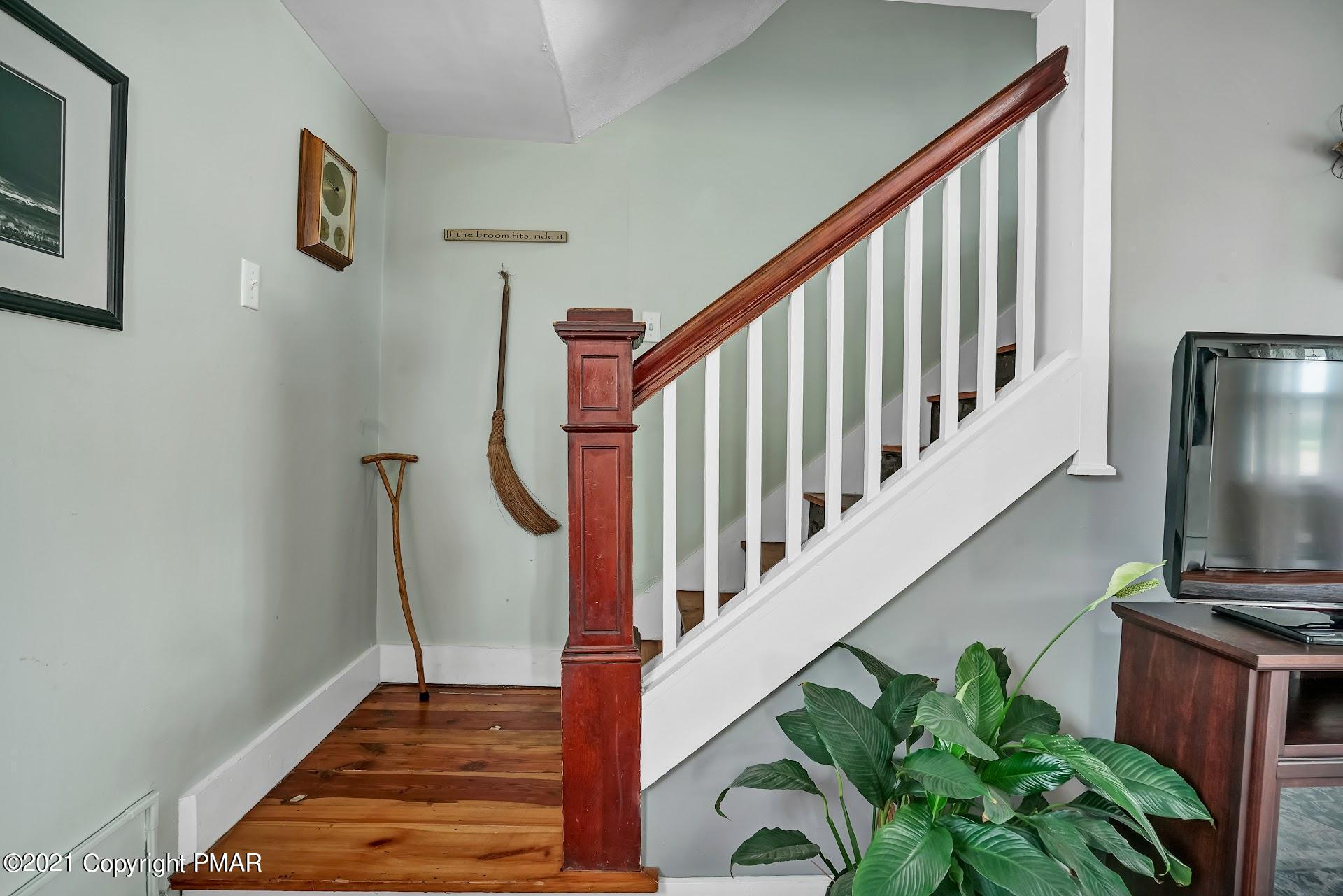 1186 Burger Hollow Road Effort, PA 18330 - Photo 6 of 35 a view of entryway with wooden floor