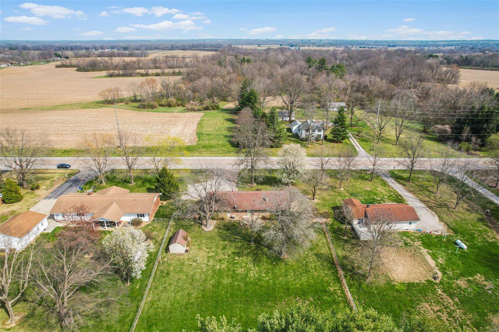 1123 Troy O'Fallon Road Troy, IL 62294 - Photo 4 of 33