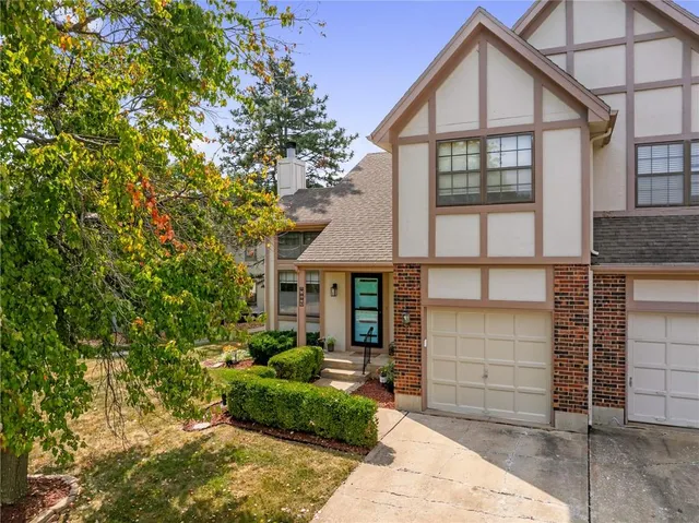 $319,500 | 9001 West 121st Terrace, Overland Park, KS 66213