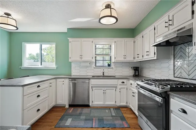 $319,500 | 9001 West 121st Terrace, Overland Park, KS 66213