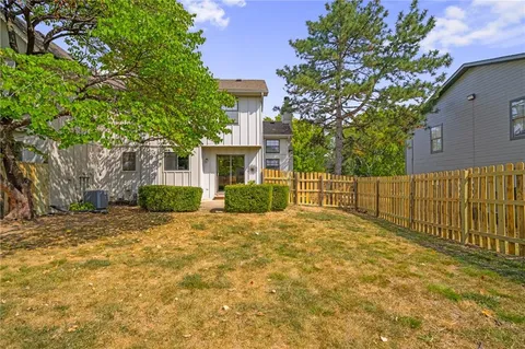 $315,000 | 9001 West 121st Terrace, Overland Park, KS 66213