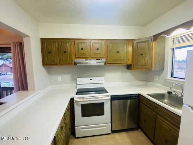 208 Molokai, Unit B Diamondhead, MS 39525 - Photo 5 of 14 IMG_9434