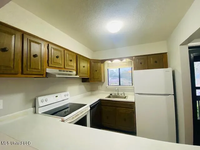 $1,375 | 208 Molokai, Unit B, Diamondhead, MS 39525