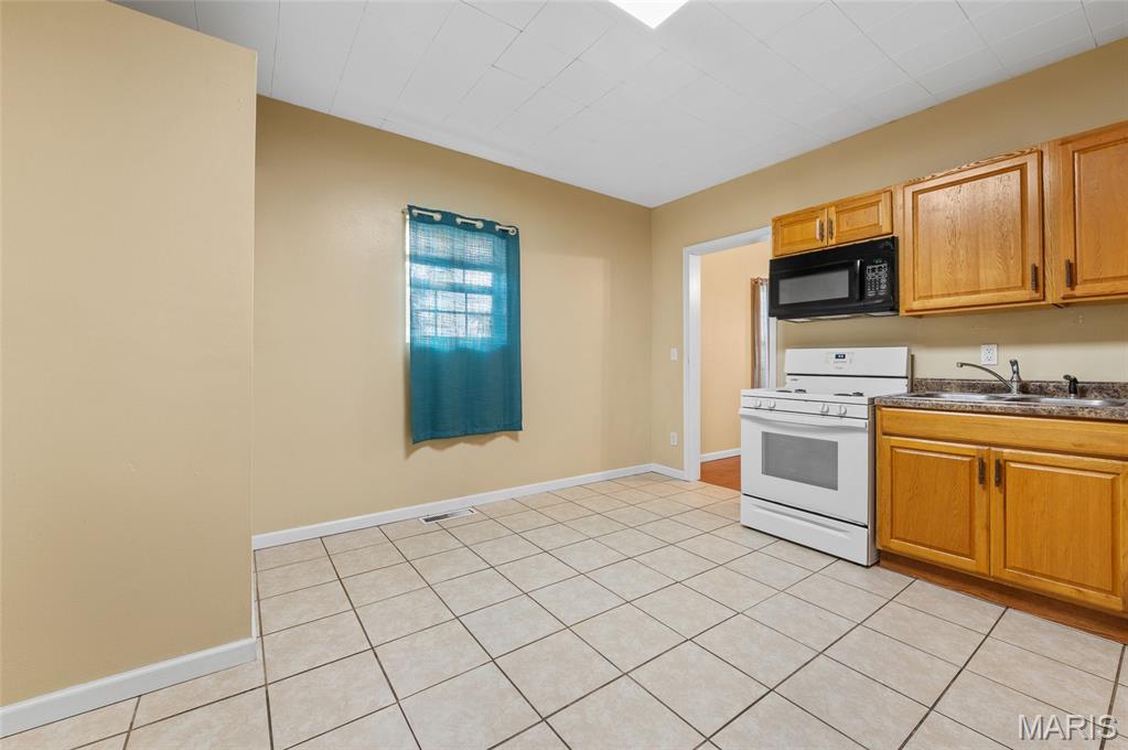 2013 Beckwith Street Madison, IL 62060 - Photo 9 of 22