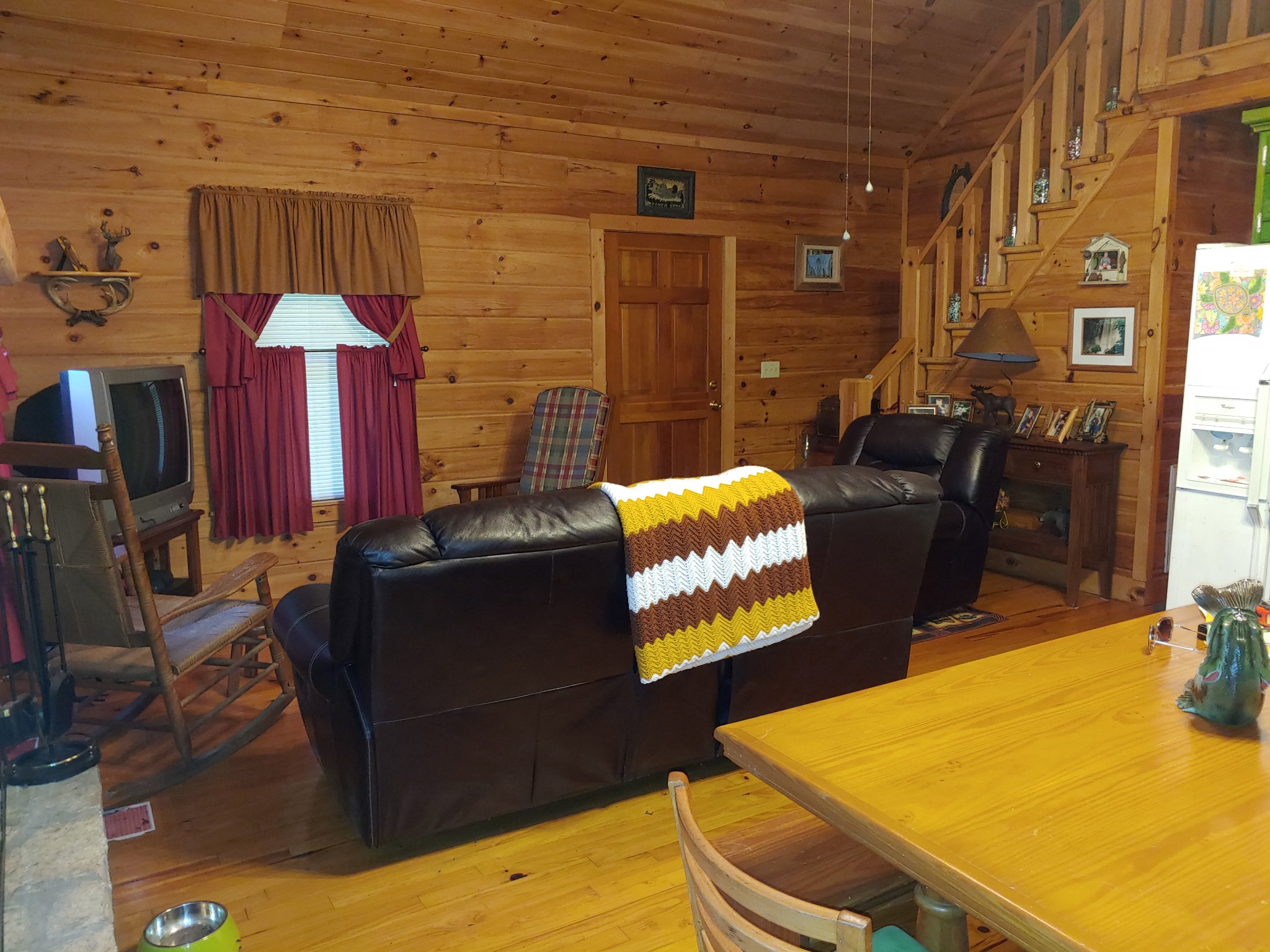 927 Lewis Branch Road Tennessee Ridge, TN 37178 - Photo 7 of 15 a living room with furniture