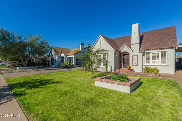 a picture of a room with a floor plan