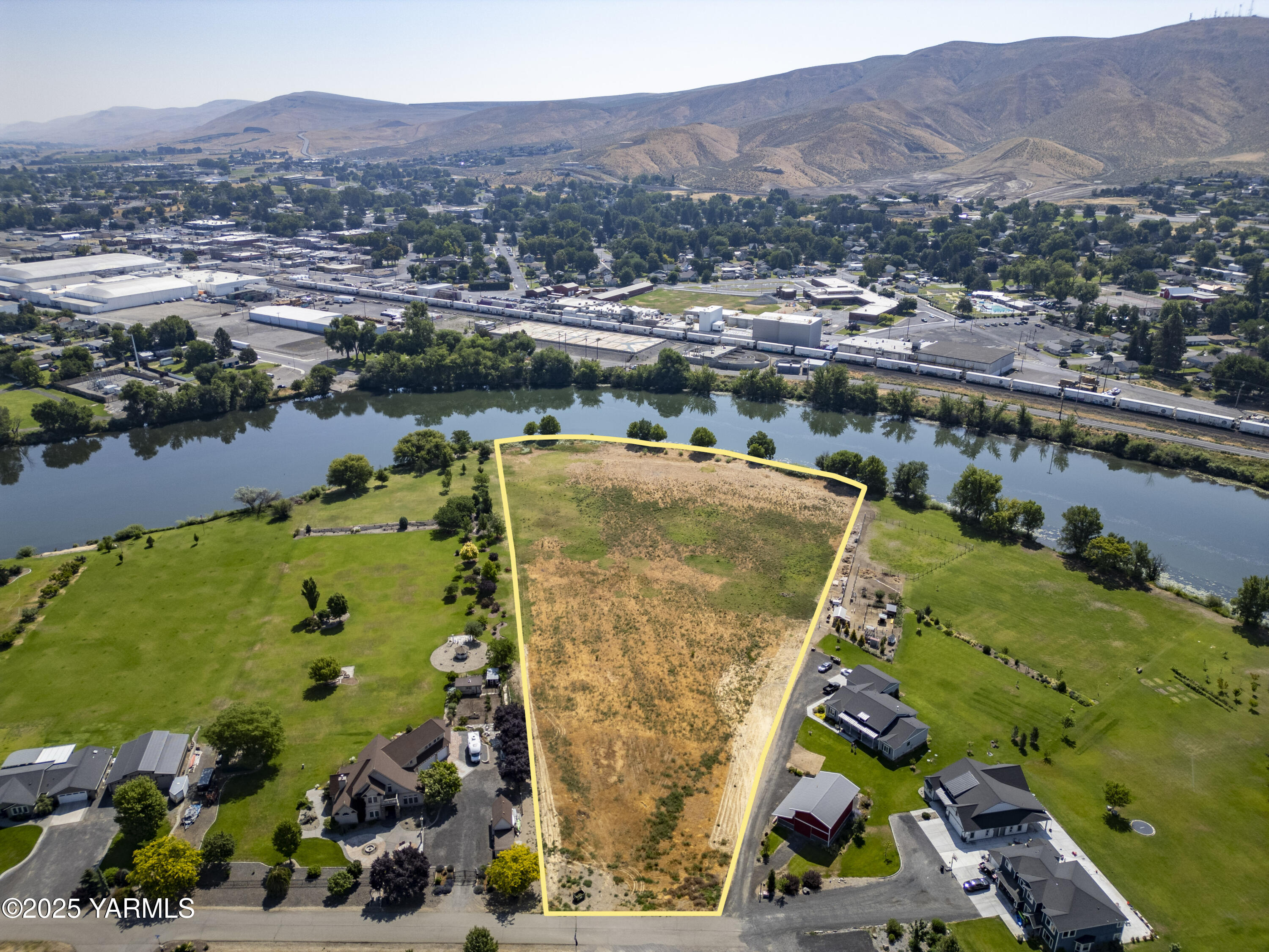 723 1366 Prairie South Prosser, WA 99350 - Photo 2 of 11 a view of a city
