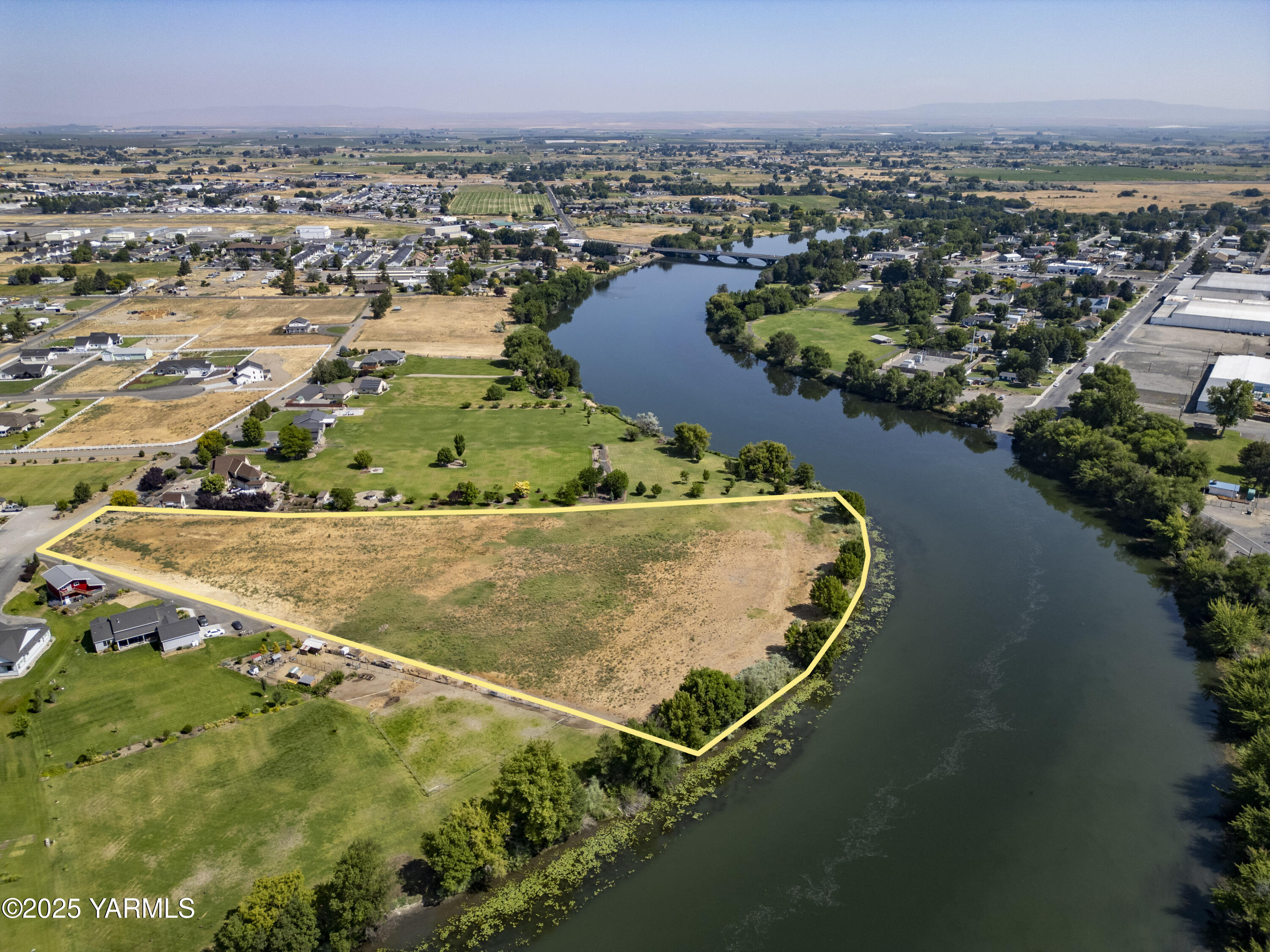 723 1366 Prairie South Prosser, WA 99350 - Photo 3 of 11 an aerial view of a house with a yard and lake view