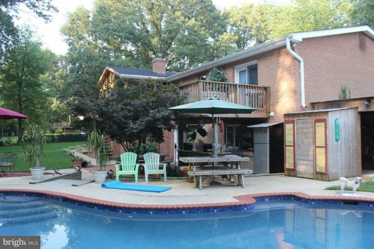 11231 Country Road Dunkirk, MD 20754 - Photo 6 of 30 Exterior (Rear)