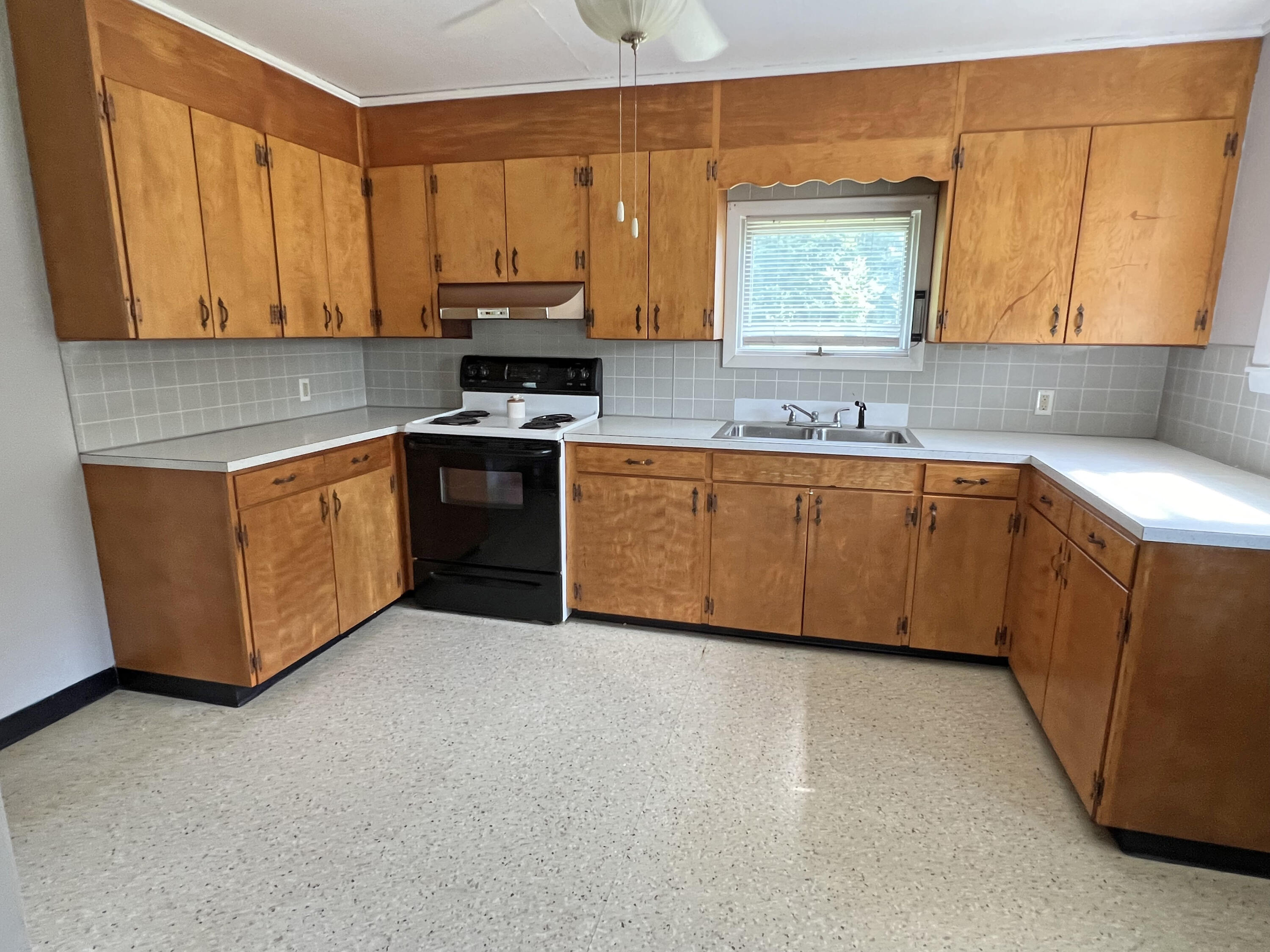 306 Hampden Road Carmel, ME 04419 - Photo 13 of 18 2i