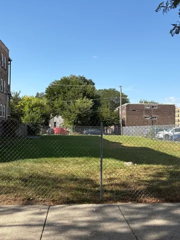a view of a fountain in front of a house