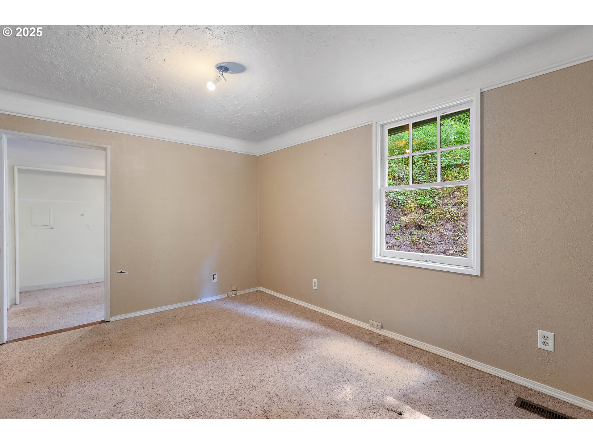 6131 Northwest Thompson Road Portland, OR 97210 - Photo 21 of 48 a view of an empty room with a window