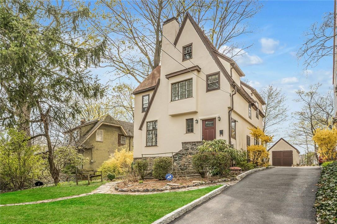 Welcome to 321 Bronxville Road.