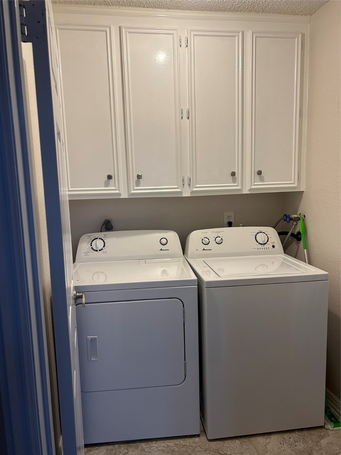 306 Isles End Road Tiki Island, TX 77554 - Photo 20 of 25 a utility room with dryer and washer