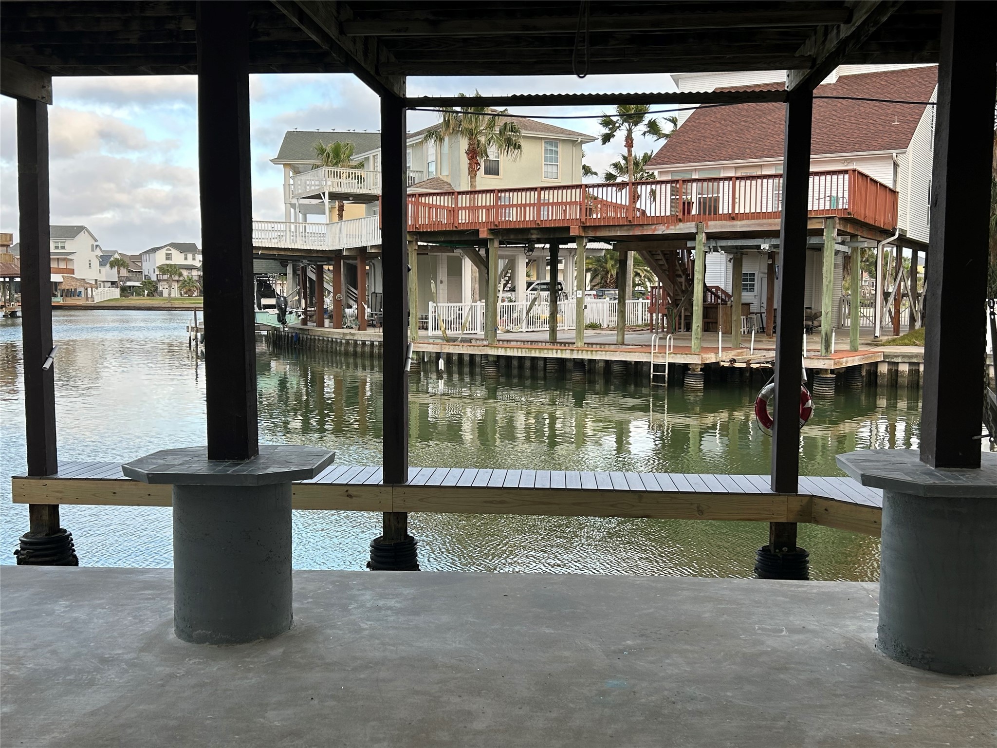 306 Isles End Road Tiki Island, TX 77554 - Photo 21 of 25 a view of a water fountain with an outdoor seating