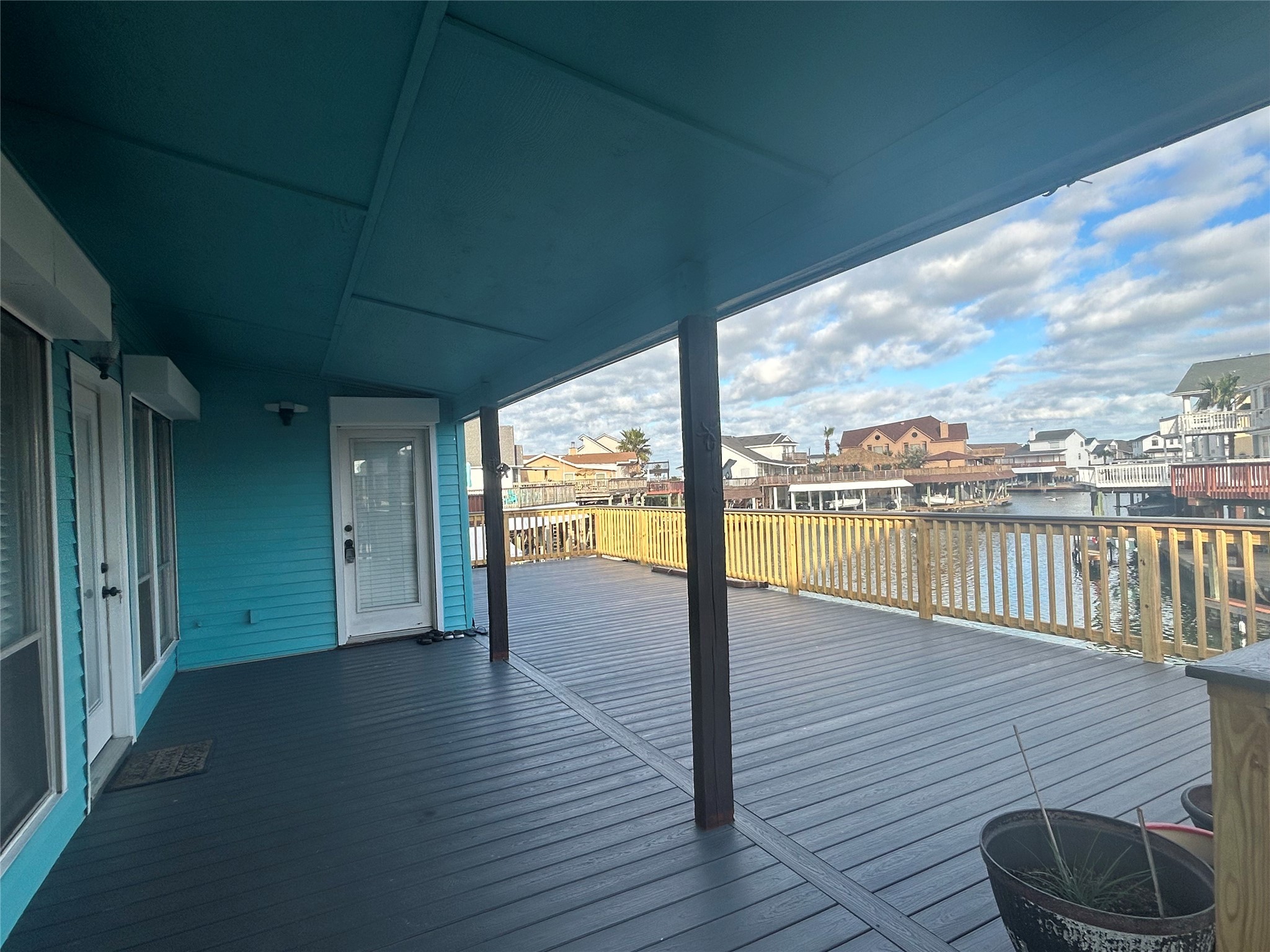 306 Isles End Road Tiki Island, TX 77554 - Photo 7 of 25