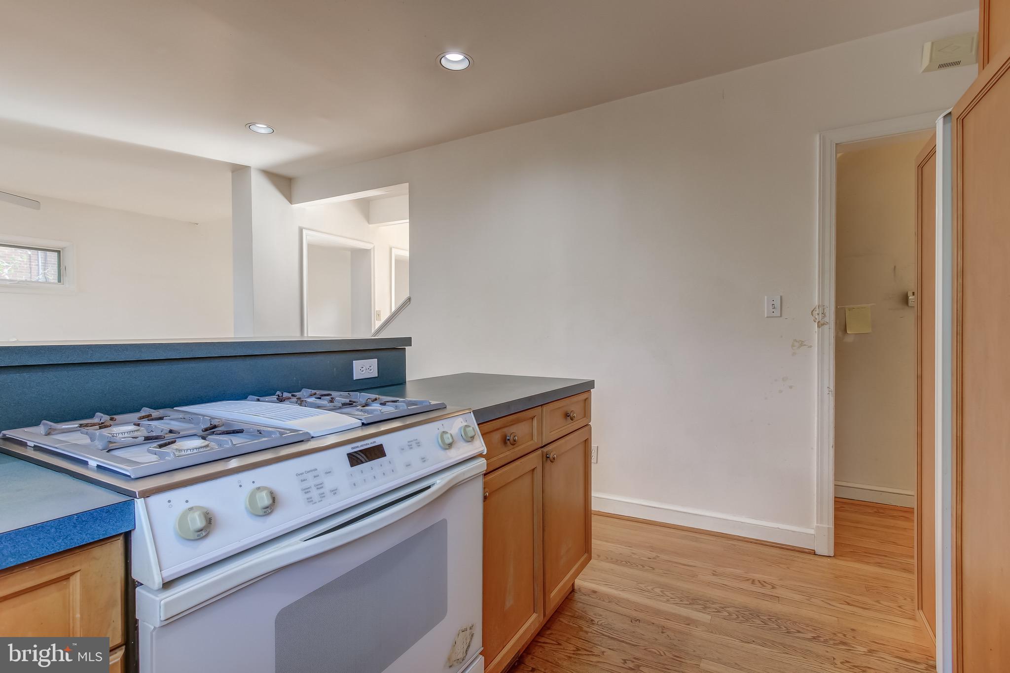 9502 Thornhill Road Silver Spring, MD 20901 - Photo 19 of 42 Kitchen