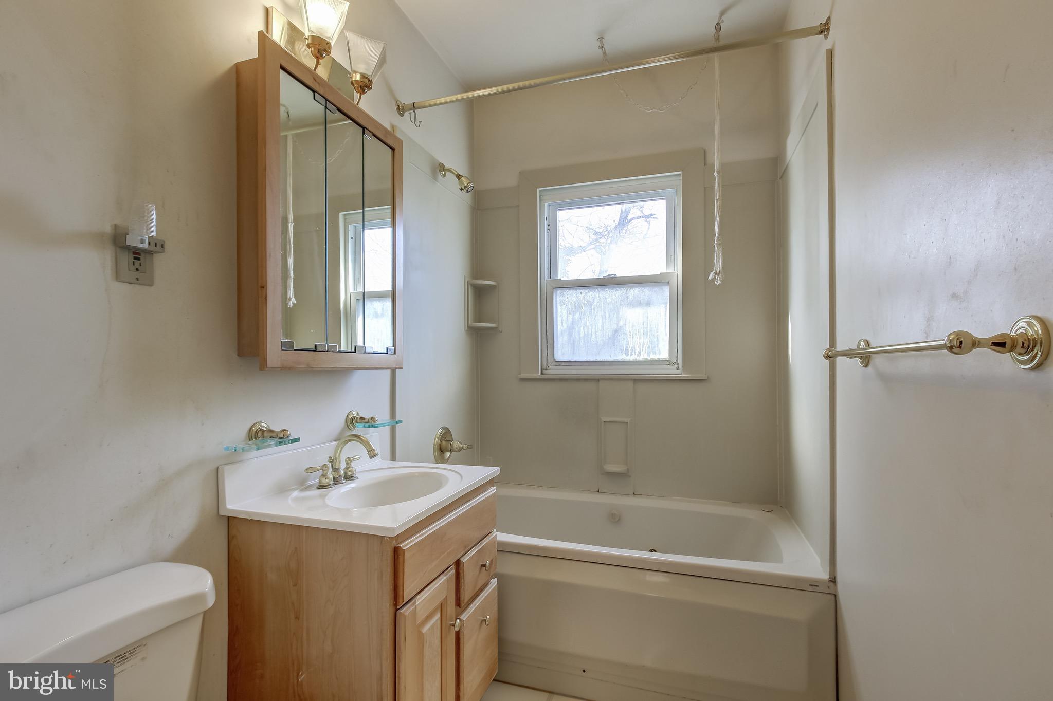 9502 Thornhill Road Silver Spring, MD 20901 - Photo 25 of 42 Bathroom