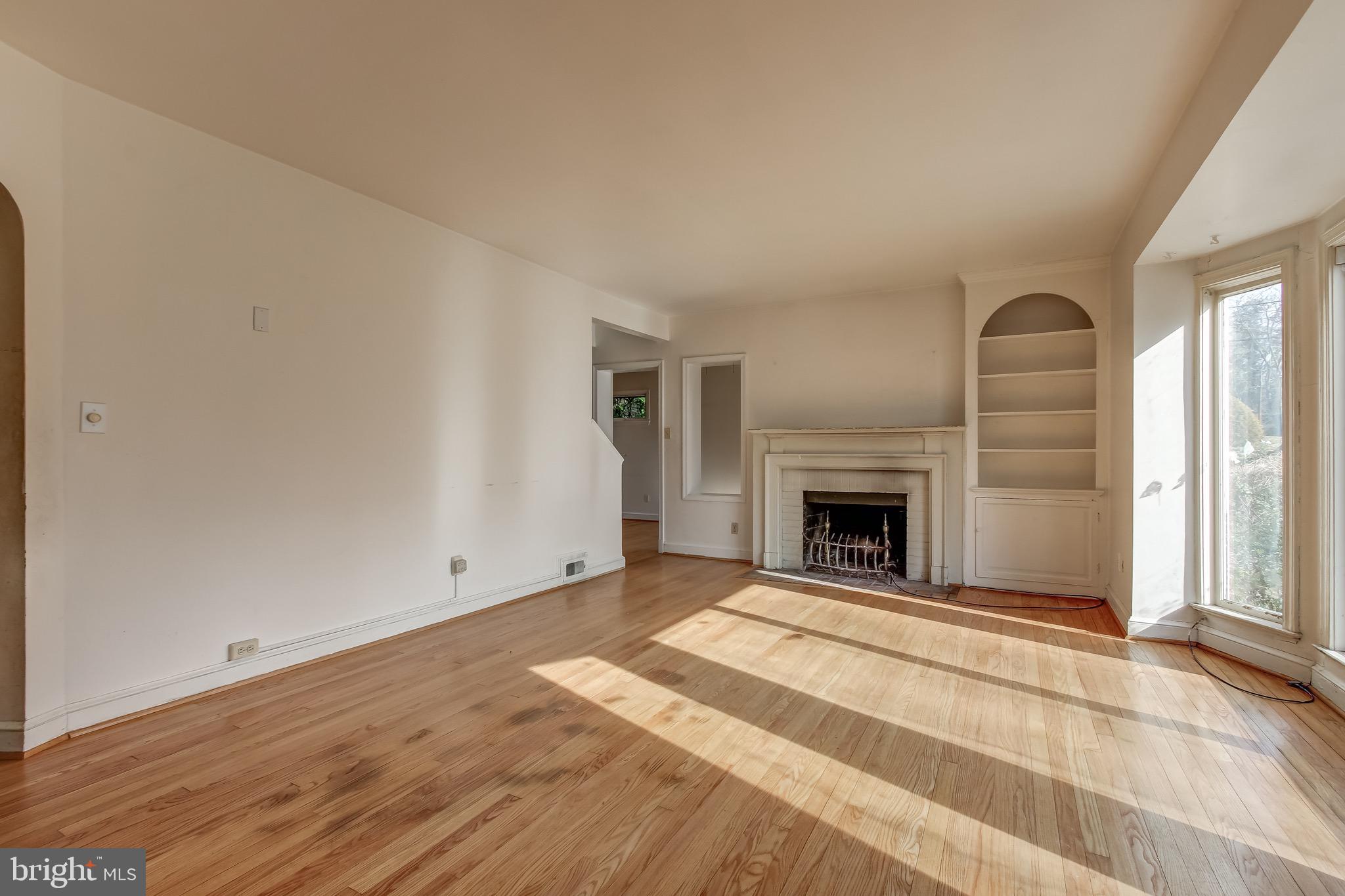 9502 Thornhill Road Silver Spring, MD 20901 - Photo 5 of 42 Living Room