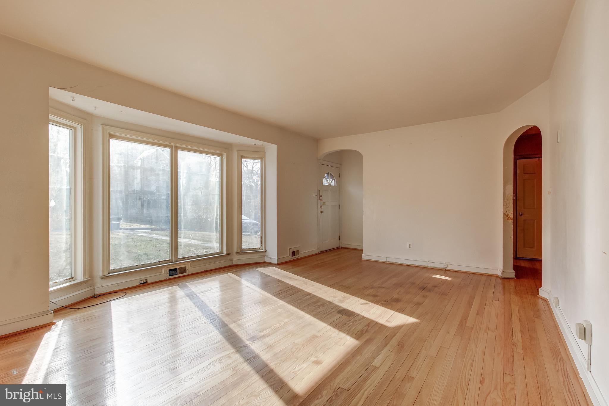 9502 Thornhill Road Silver Spring, MD 20901 - Photo 6 of 42 Living Room