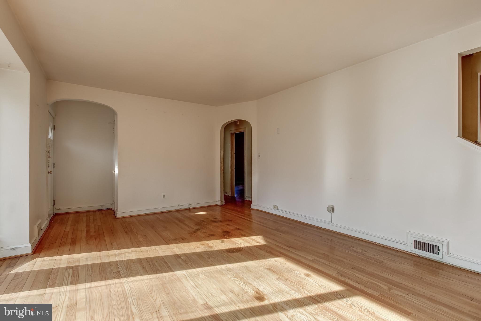 9502 Thornhill Road Silver Spring, MD 20901 - Photo 7 of 42 Living Room