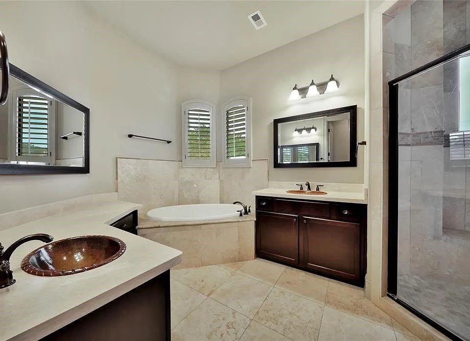 910 Snover Street, Unit A Houston, TX 77007 - Photo 16 of 26 a kitchen with a sink stove and microwave