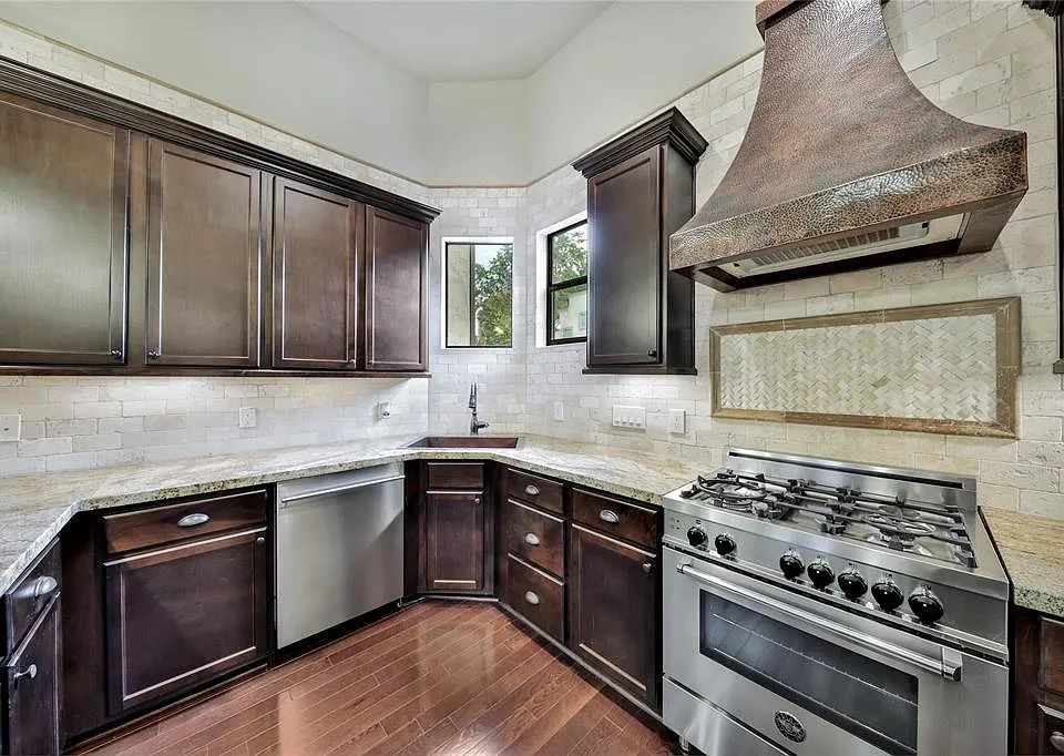 910 Snover Street, Unit A Houston, TX 77007 - Photo 9 of 26 a kitchen with a stove and a sink