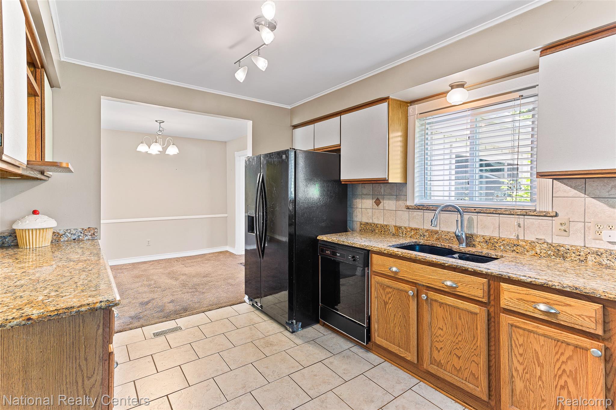 23950 Meadowbrook Road Novi, MI 48375 - Photo 10 of 39 IMG_4161.jpg