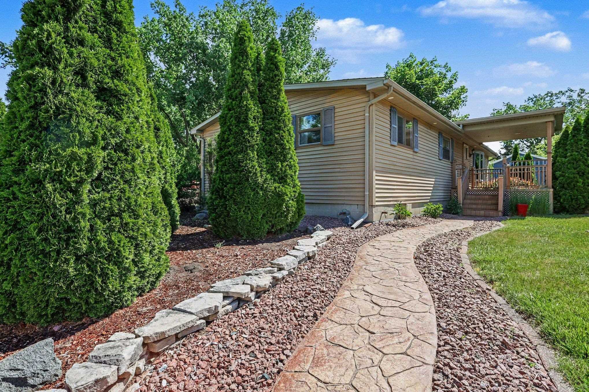 2437 Amelith Road Bay City, MI 48706 - Photo 3 of 36