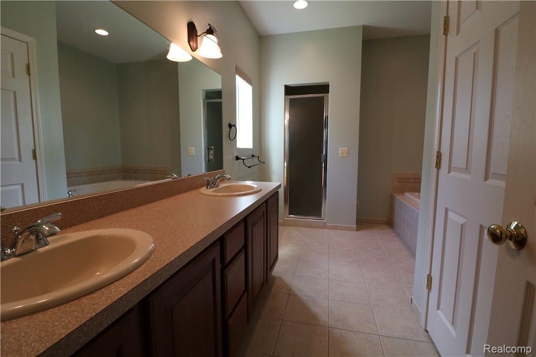 2447 Devonshire Road Bloomfield Hills, MI 48302 - Photo 15 of 22 IMG_9433.jpeg