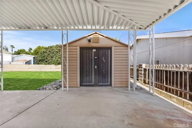 a view of a house with backyard and porch