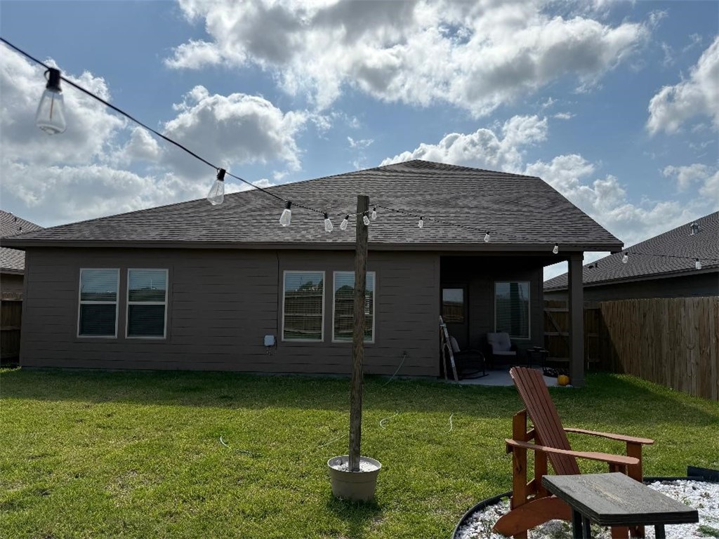 2662 Excelsior Boulevard Corpus Christi, TX 78415 - Photo 37 of 40 a backyard of a house with lots of green space