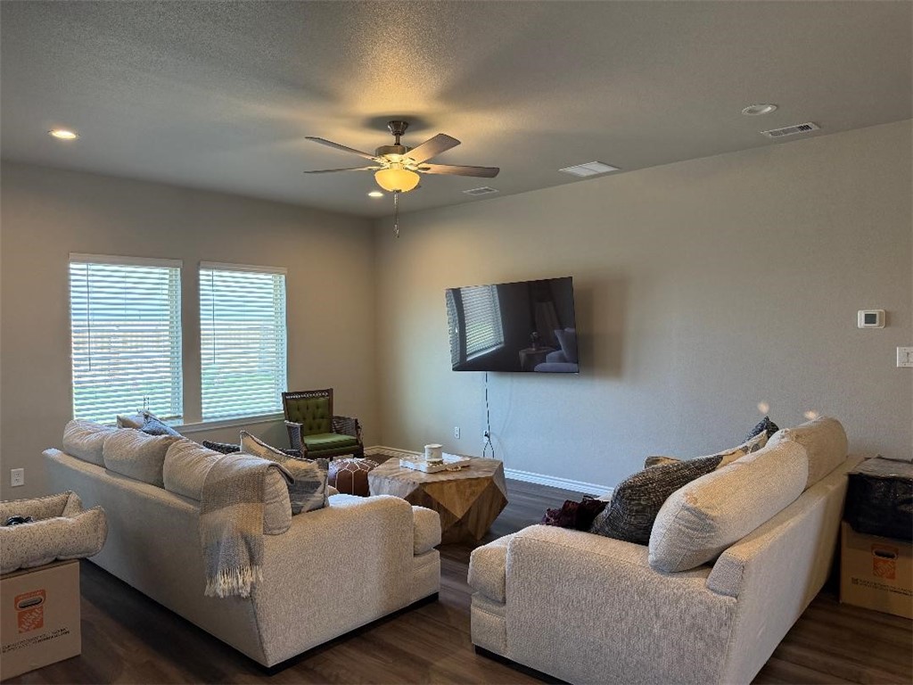 2662 Excelsior Boulevard Corpus Christi, TX 78415 - Photo 9 of 40 a living room with furniture and a flat screen tv