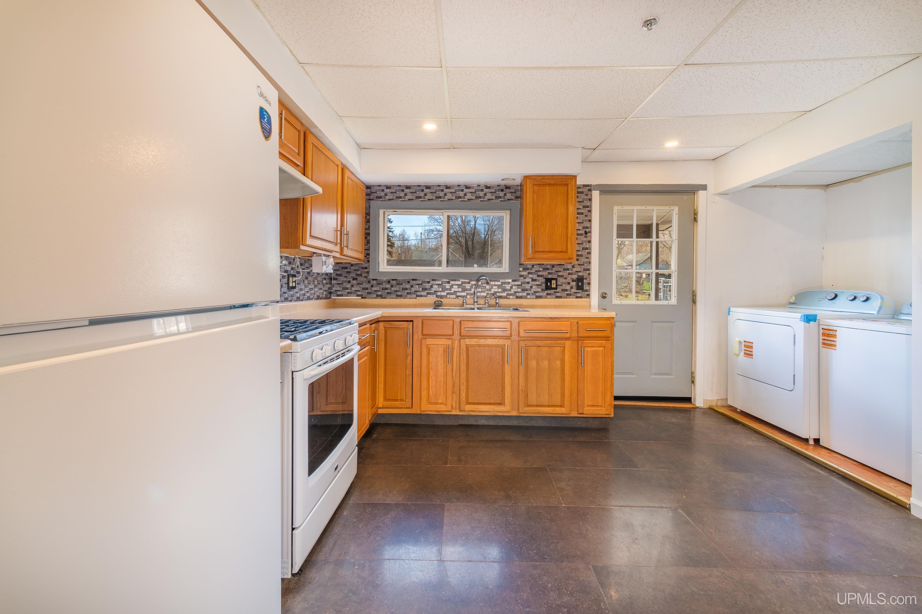 129 West Superior Street Ishpeming, MI 49849 - Photo 7 of 32