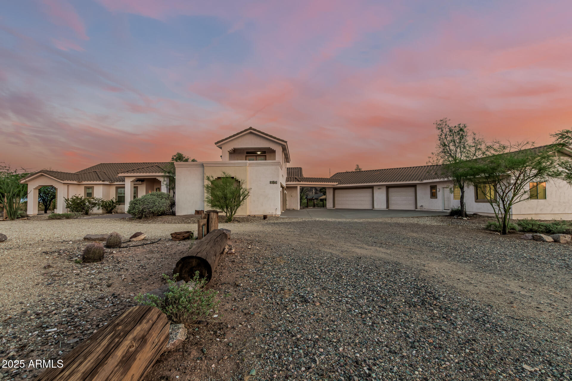15639 West Peak View Road Surprise, AZ 85387 - Photo 4 of 131 Twilight Driveway