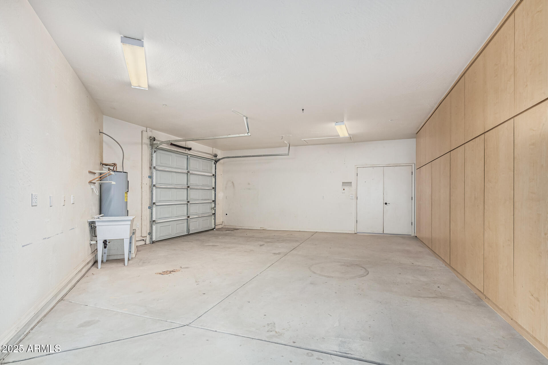 15639 West Peak View Road Surprise, AZ 85387 - Photo 85 of 131 en empty room with white walls