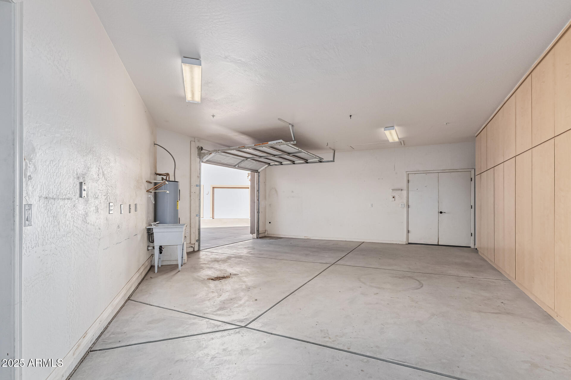 15639 West Peak View Road Surprise, AZ 85387 - Photo 86 of 131 Guest House Garage Bay Open