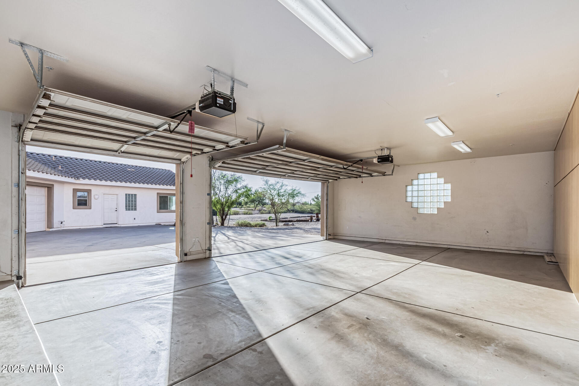 15639 West Peak View Road Surprise, AZ 85387 - Photo 91 of 131 Main House 3 Car