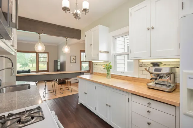 $3,480 | 628 Morgan Avenue South, Minneapolis, MN 55405